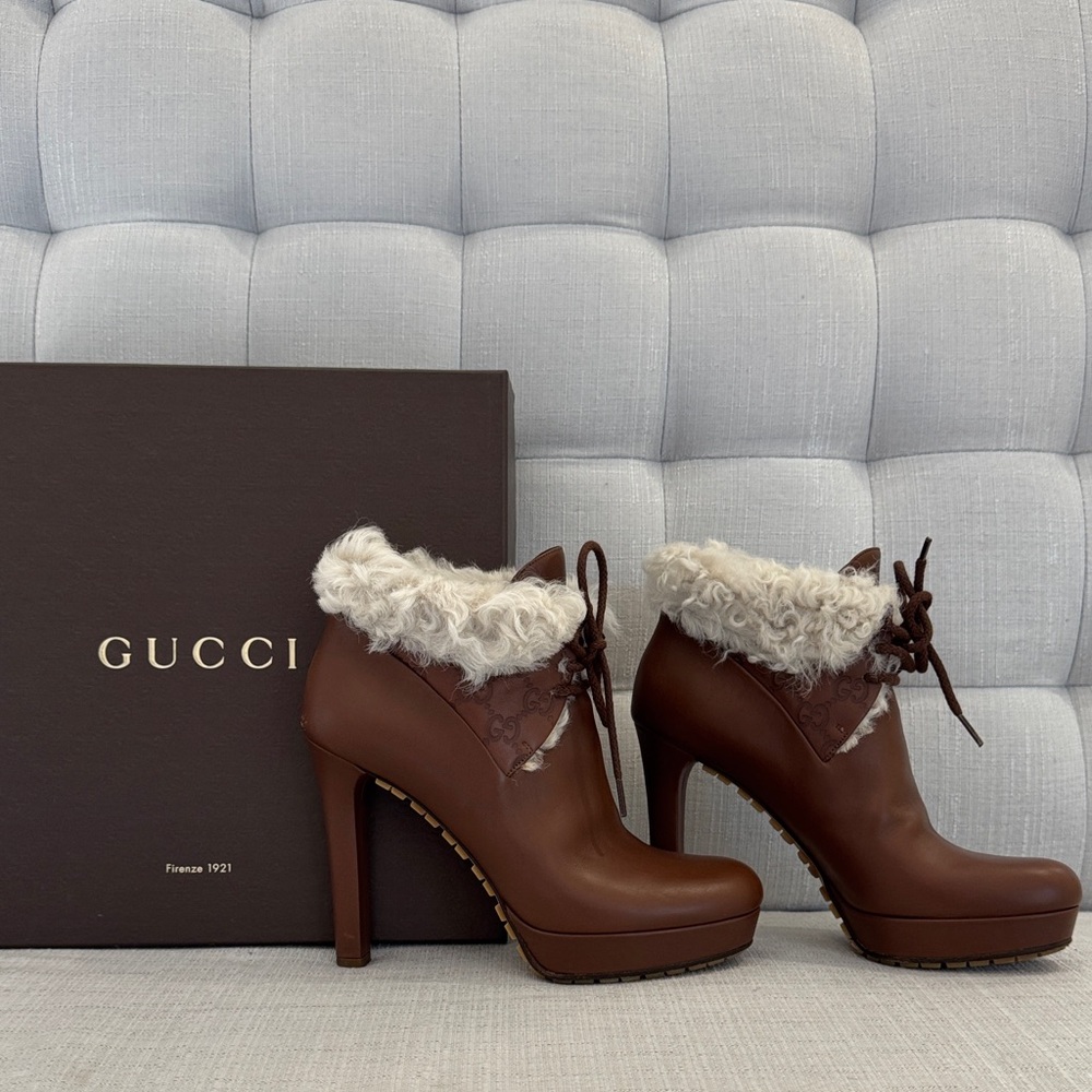 Gucci Women's Brown Heeled Boots booties with Fur Trim